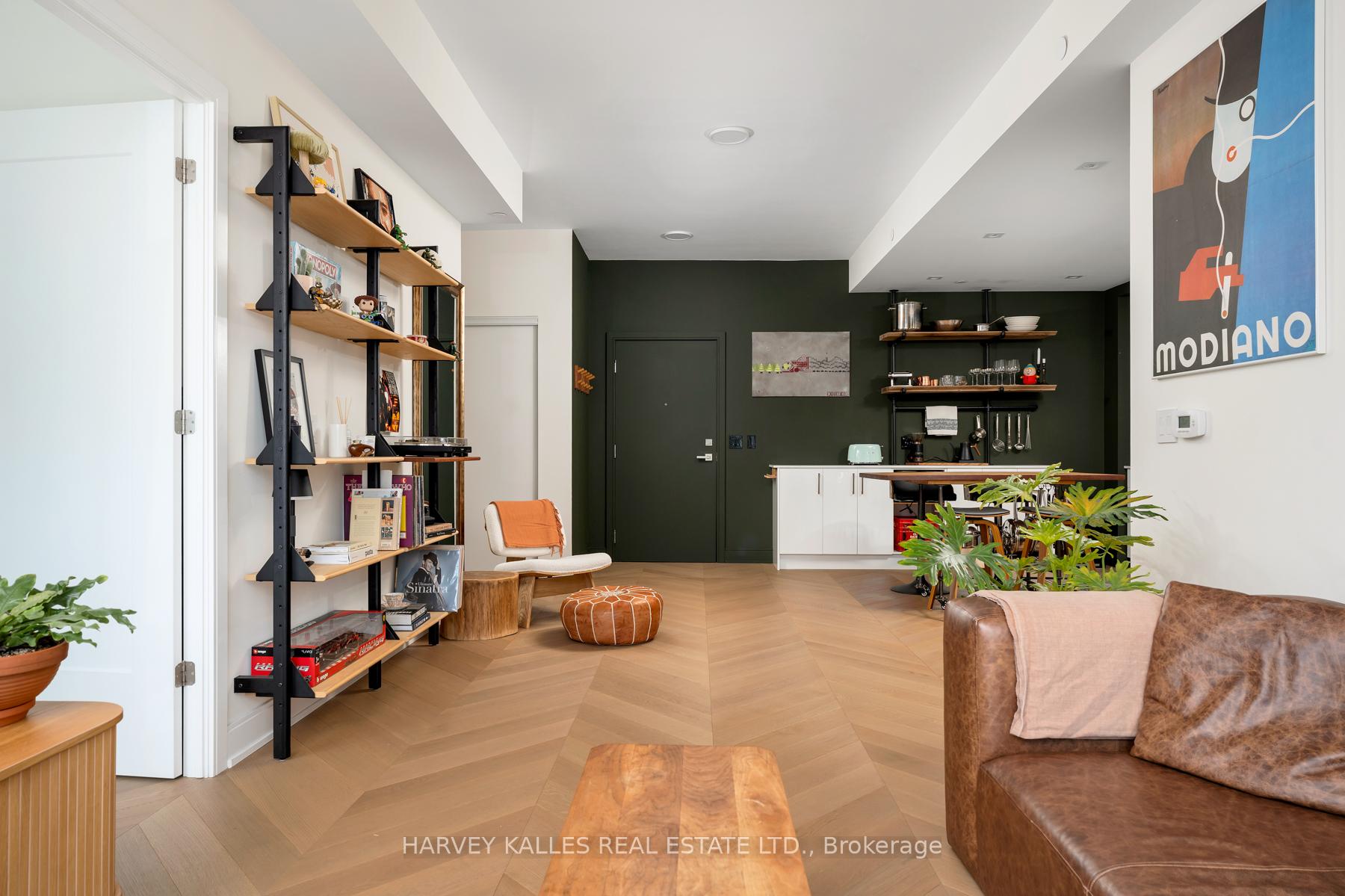 840 St Clair Avenue W 708