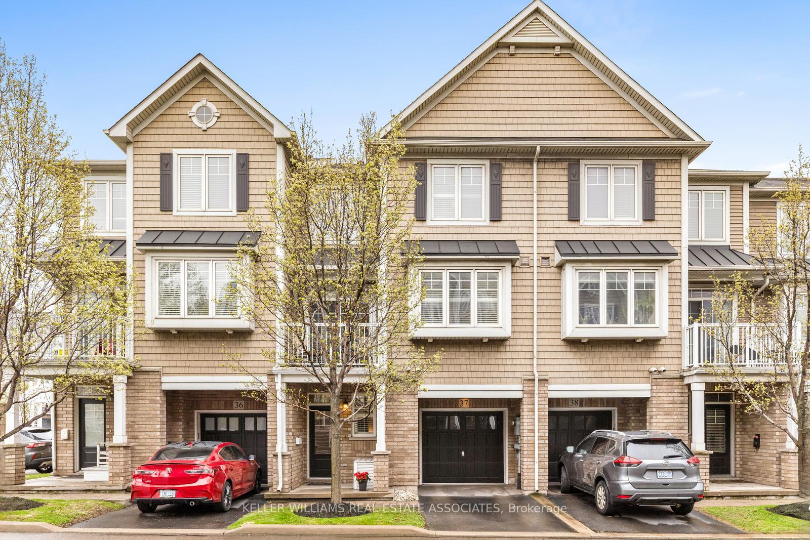 2 Bedrooms Condo at 337 Beach, Hamilton For sale