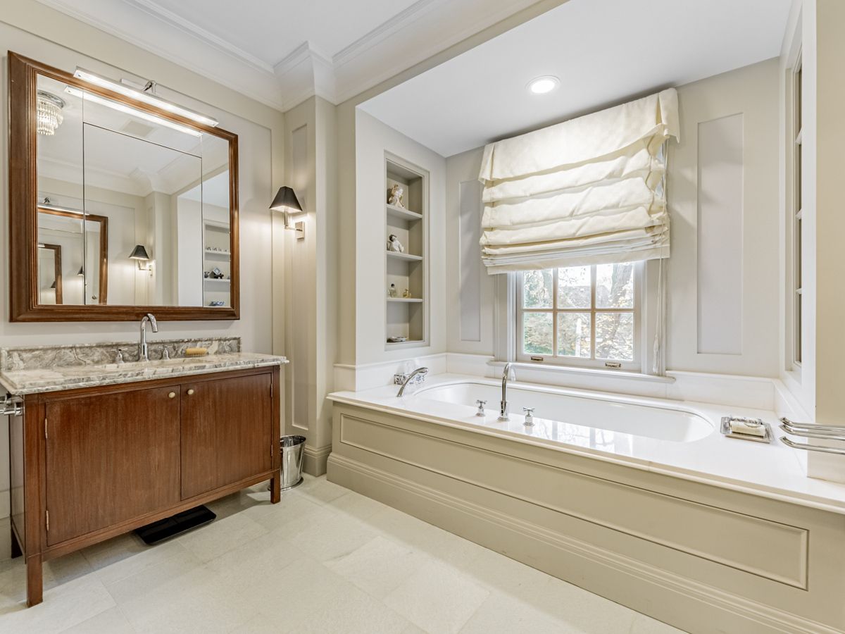 1 Burton Road Toronto C03 Ontario M5P 1T6