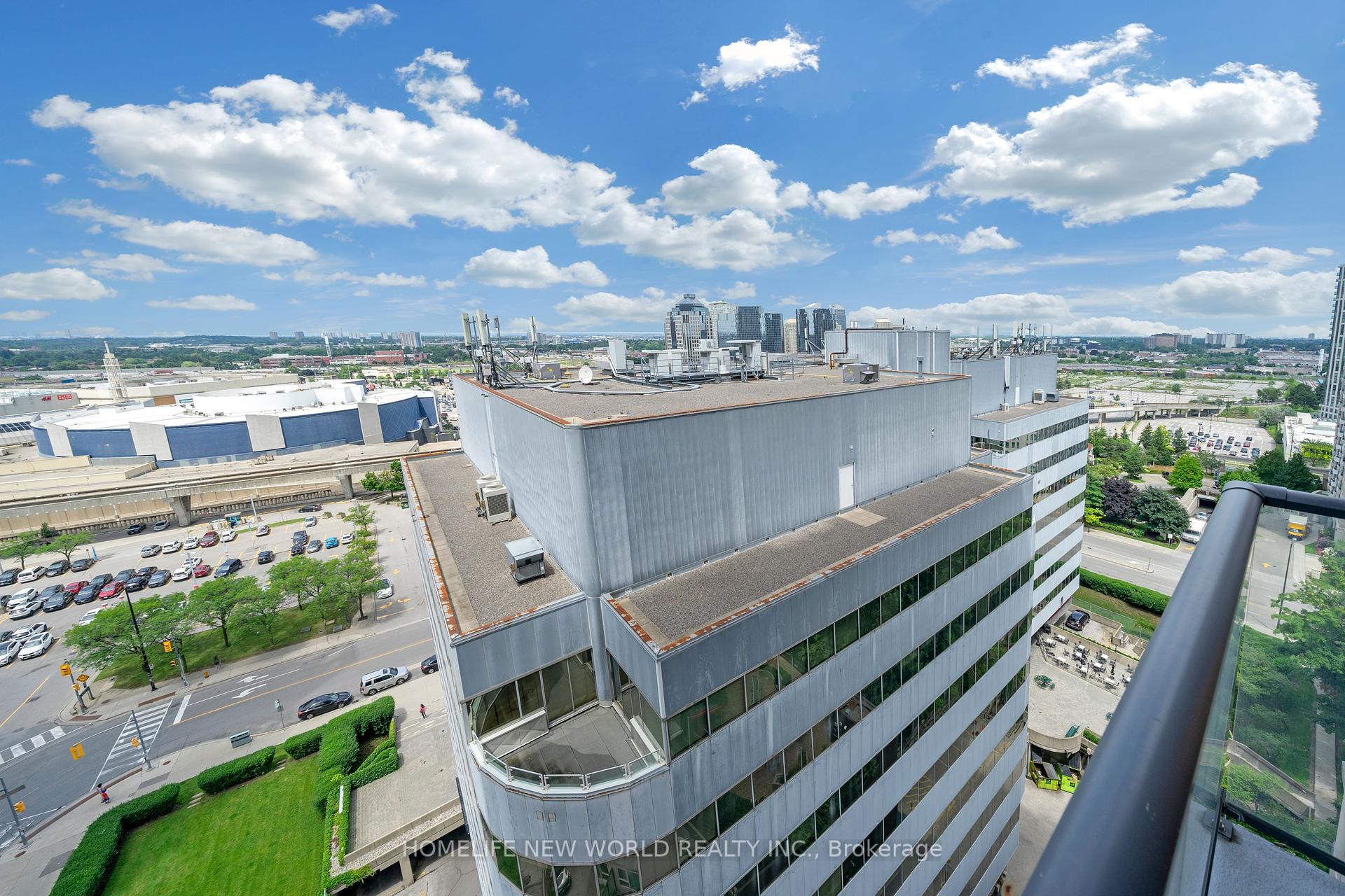 1 Bedroom Condo at 25 Town Centre,  Toronto For sale