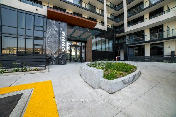 #102 - 3220 William Coltson Avenue, Oakville, ON L6H 7W6