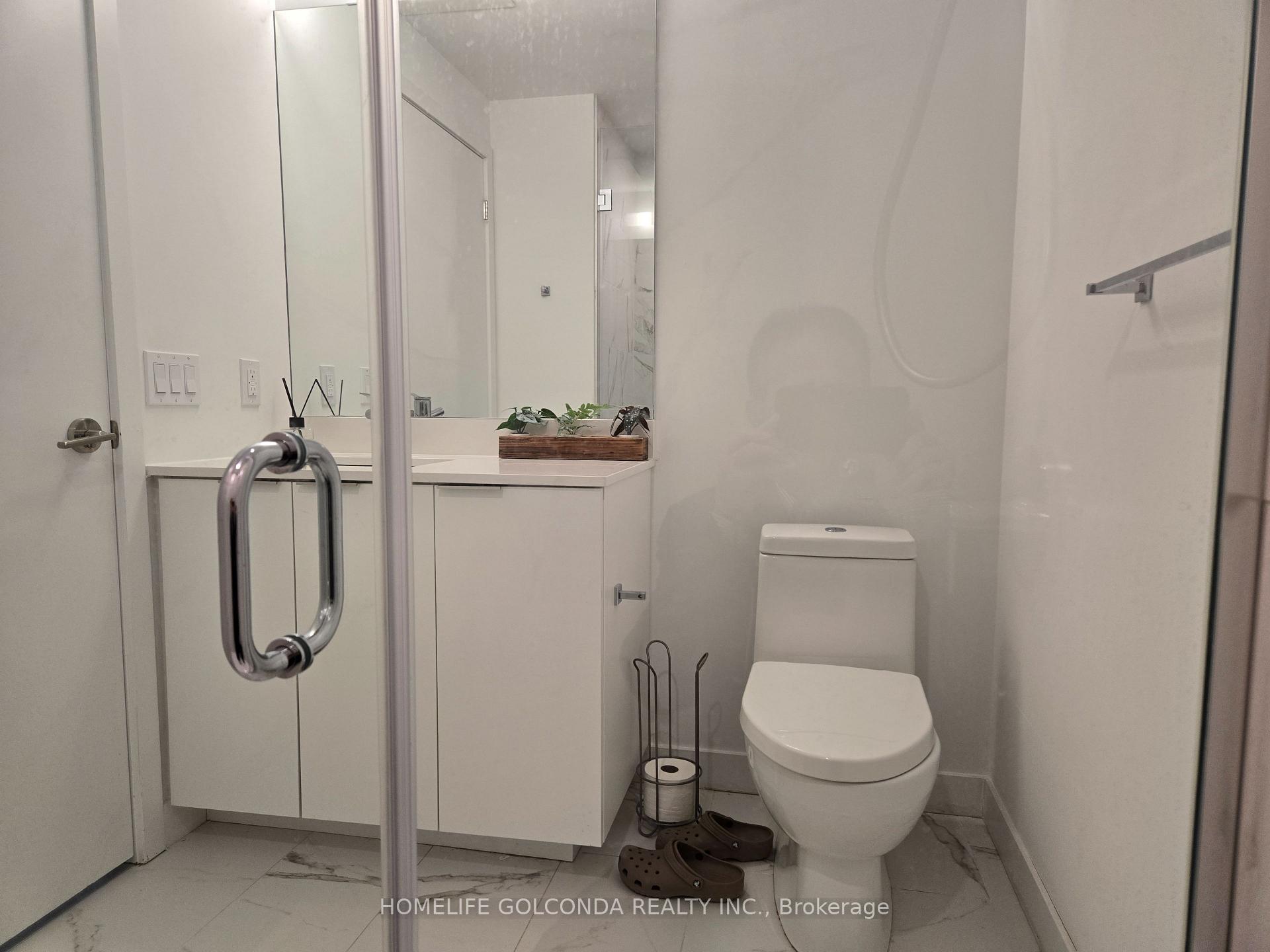 3 Bedrooms Condo at 7 Golden Lion,  Toronto For sale
