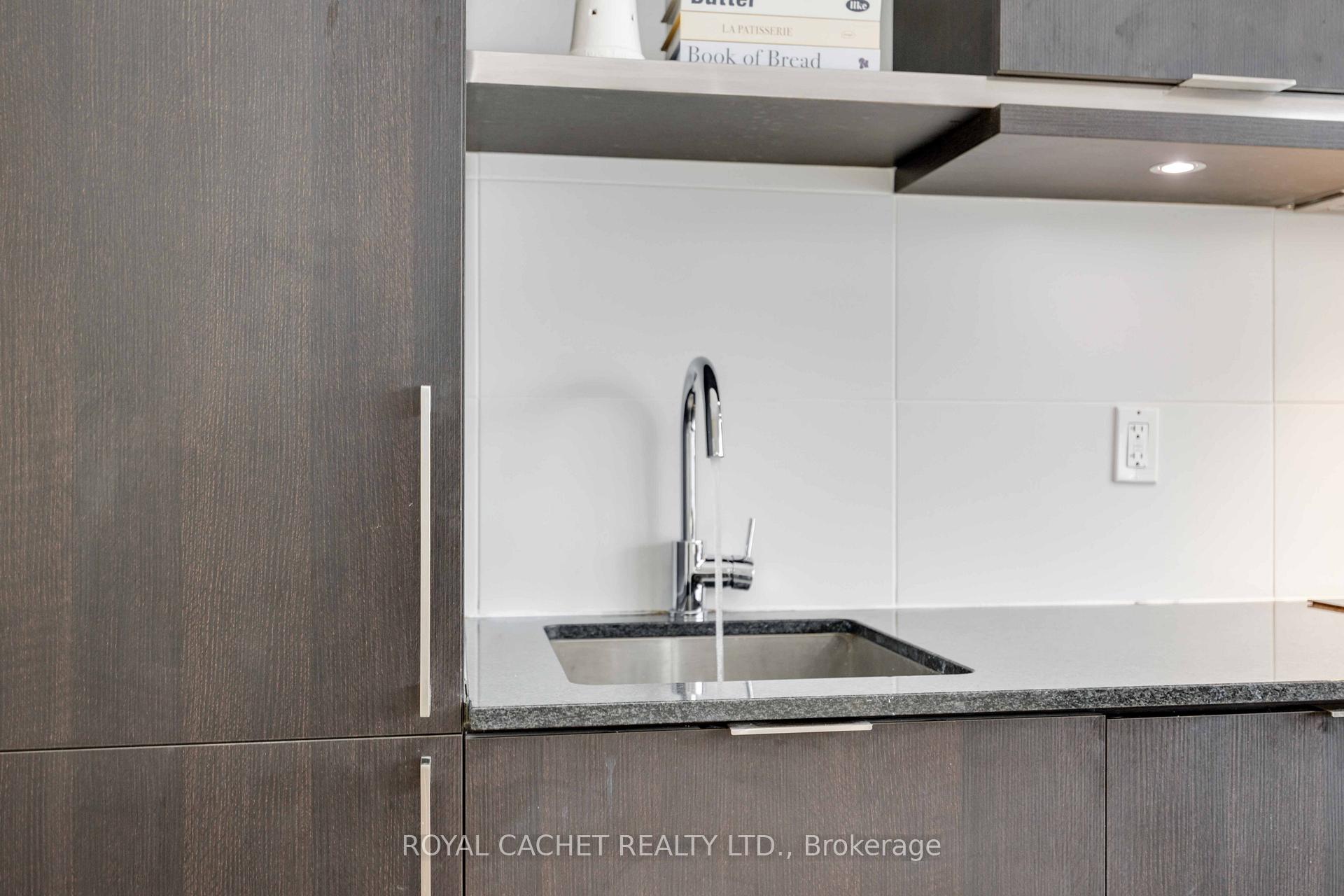 2 Bedrooms Condo at 197 Yonge,  Toronto For sale