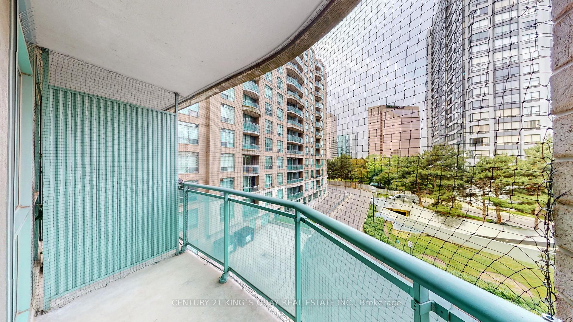 2 Bedrooms Condo at 18 Pemberton, Toronto For sale