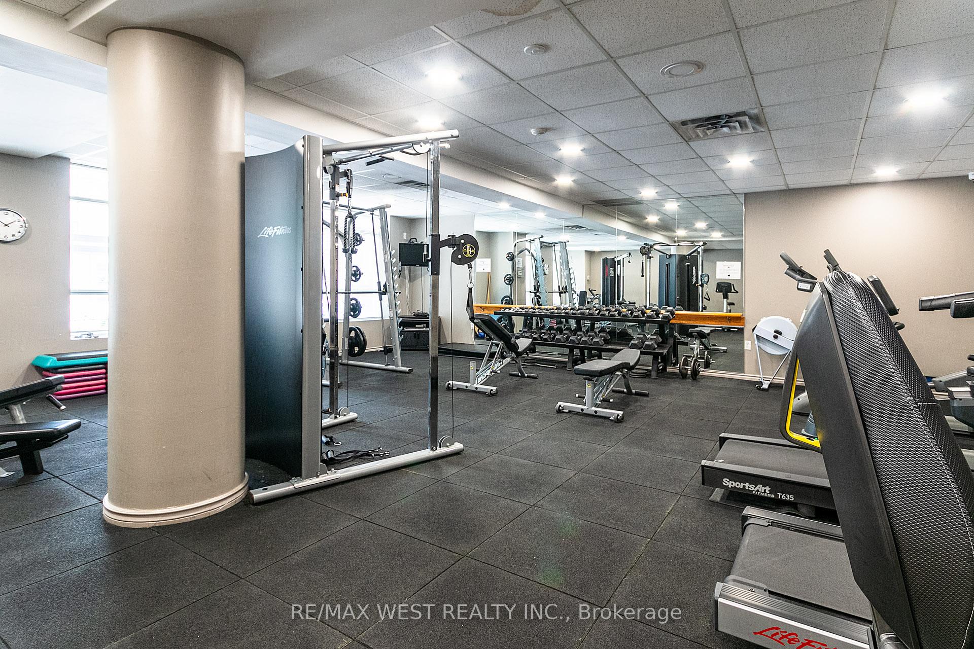 2 Bedrooms Condo at 330 Adelaide, Toronto For sale