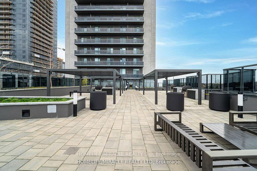 3 Bedrooms Condo at 8 Nahani, Mississauga For sale