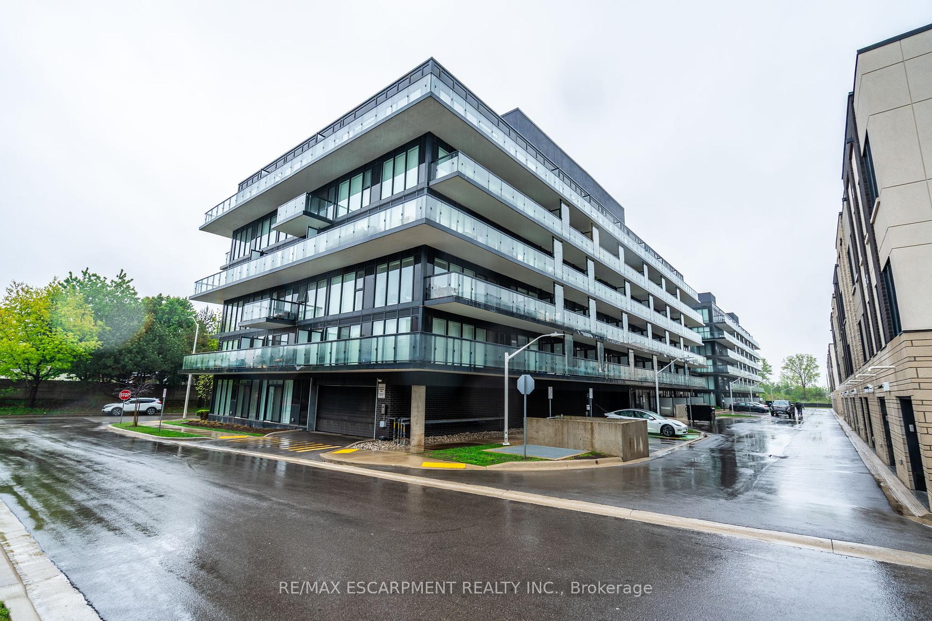2 Bedrooms Condo at 1119 COOKE, Burlington For sale
