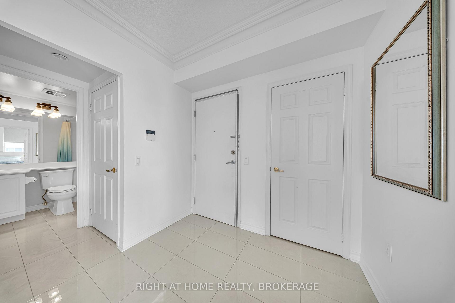 2 Bedrooms Condo at 55 STRATHAVEN, Mississauga For sale