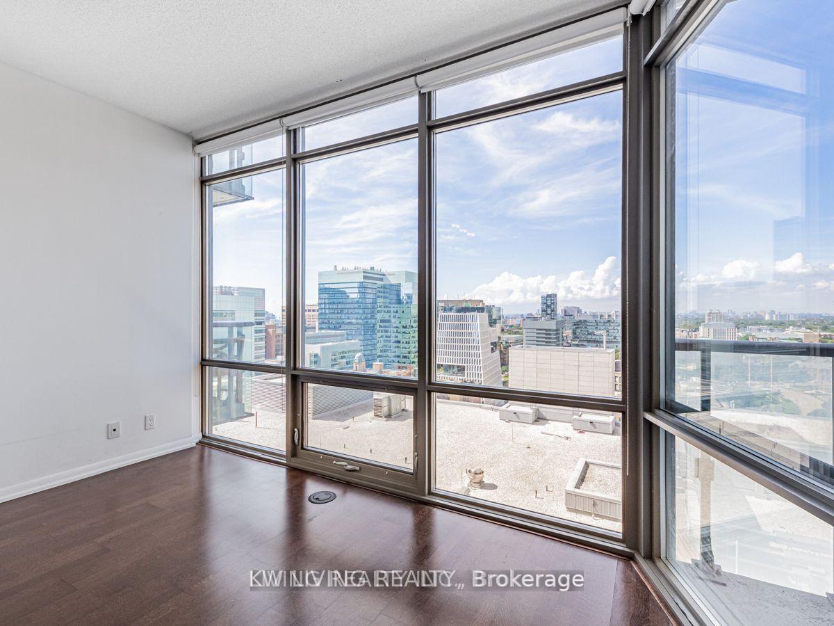 2 Bedrooms Condo at 832 Bay,  Toronto For sale