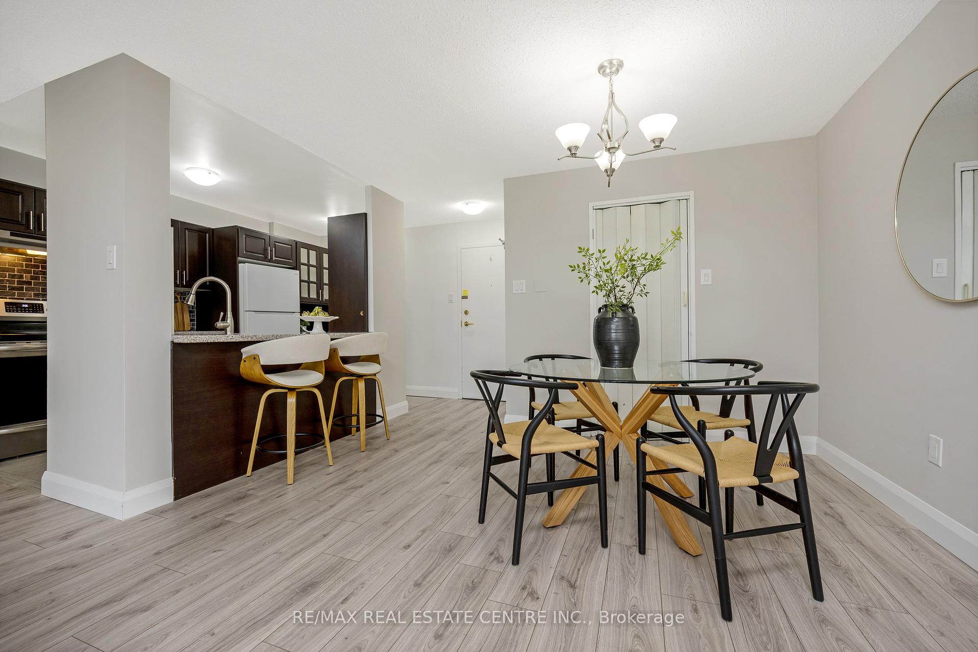 2 Bedrooms Condo at 4185 Shipp, Mississauga For sale