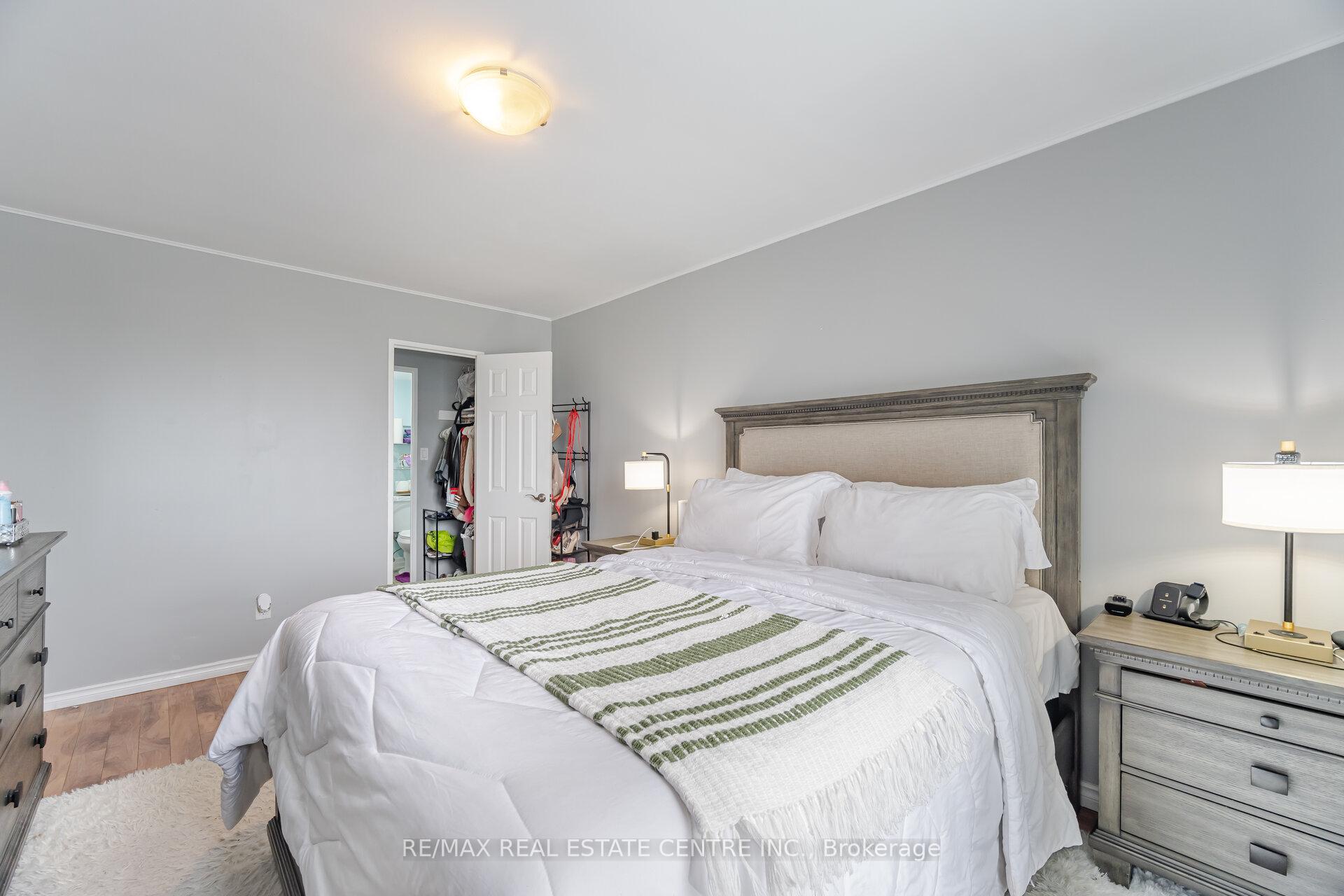 2 Bedrooms Condo at 2825 Islington, Toronto For sale