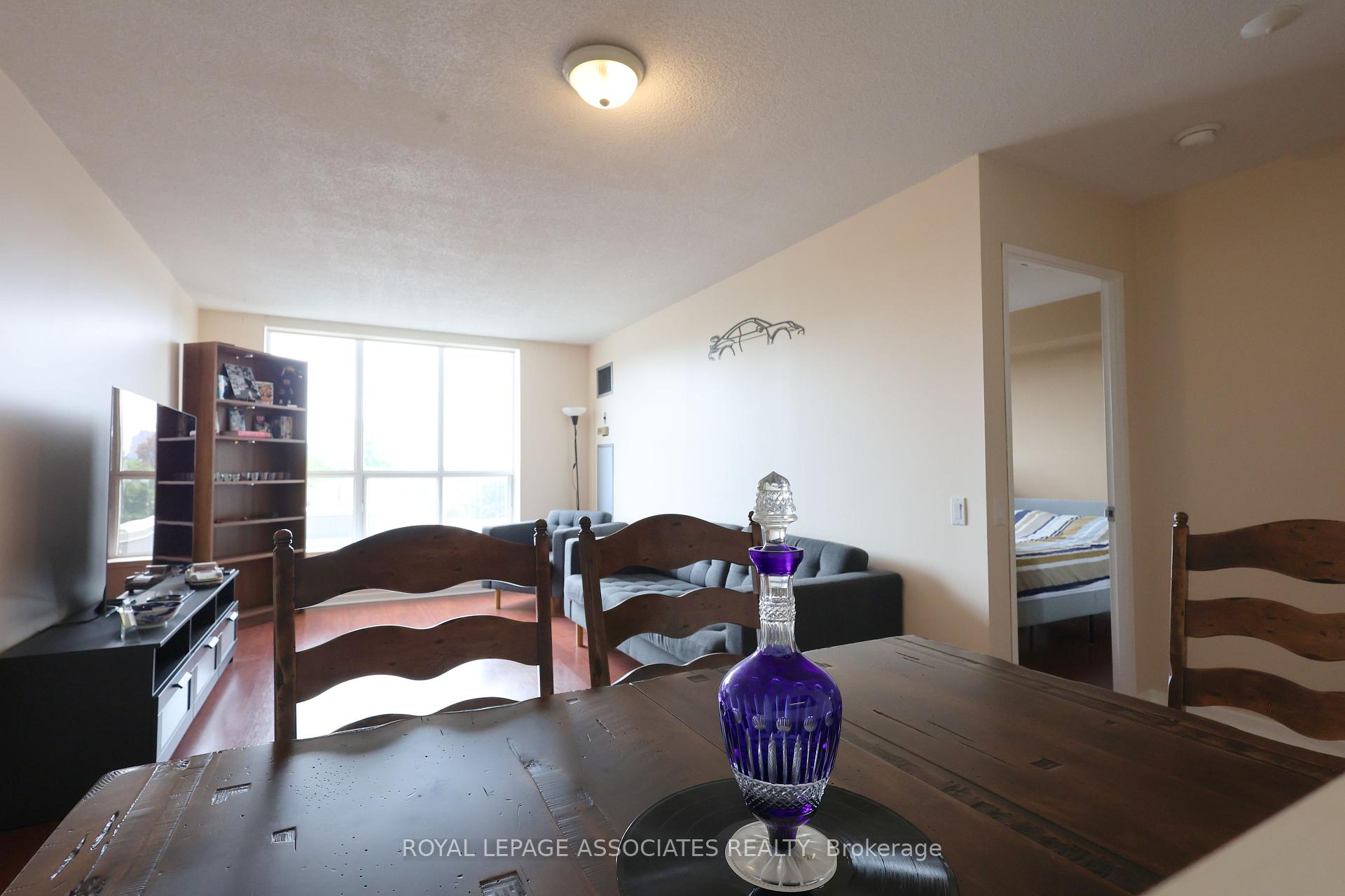 1 Bedroom Condo at 21 Overlea, Toronto For sale