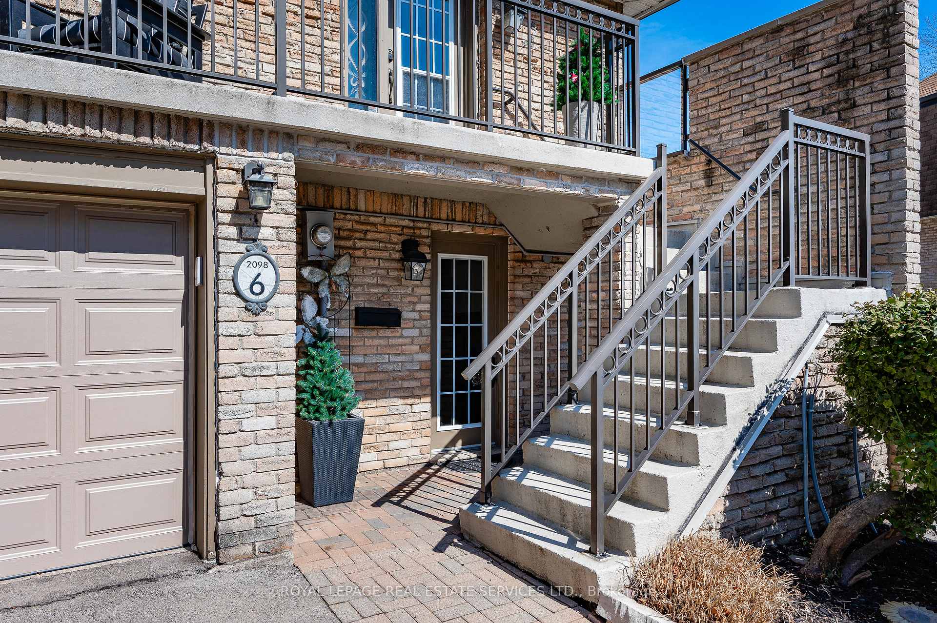 3 Bedrooms Condo at 2098 Marine,  Oakville For sale