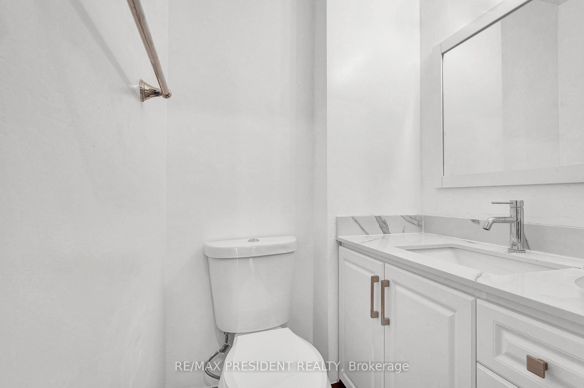 4 Bedrooms Condo at 10 Eddystone,  Toronto For sale