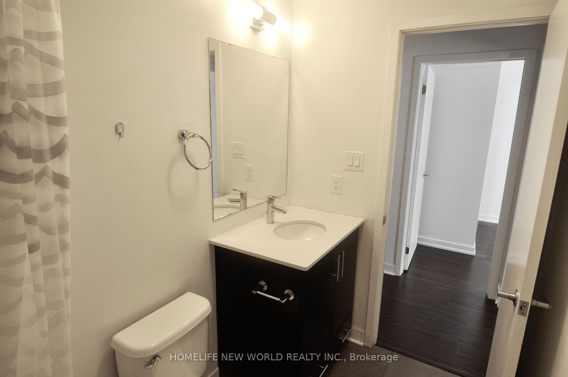 3 Bedrooms Condo at 370 Square One,  Mississauga For sale