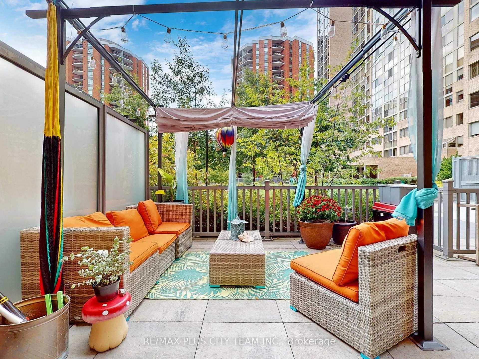 4 Bedrooms Condo at 60 Homewood, Toronto For sale