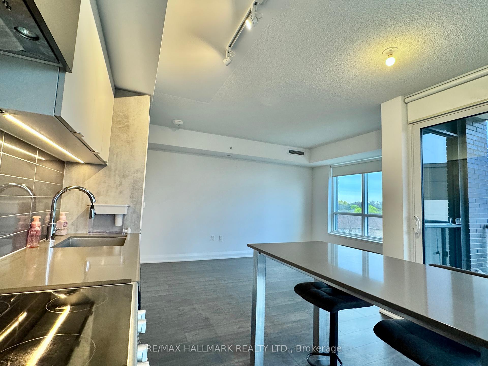 2 Bedrooms Condo at 26 Gibbs, Toronto For sale