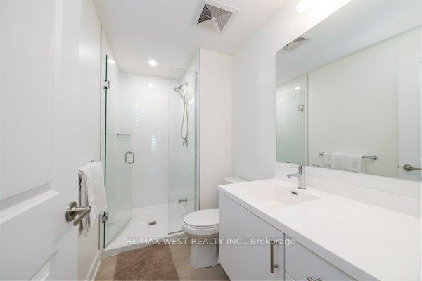 2 Bedrooms Condo at 3220 William Coltson, Oakville For sale