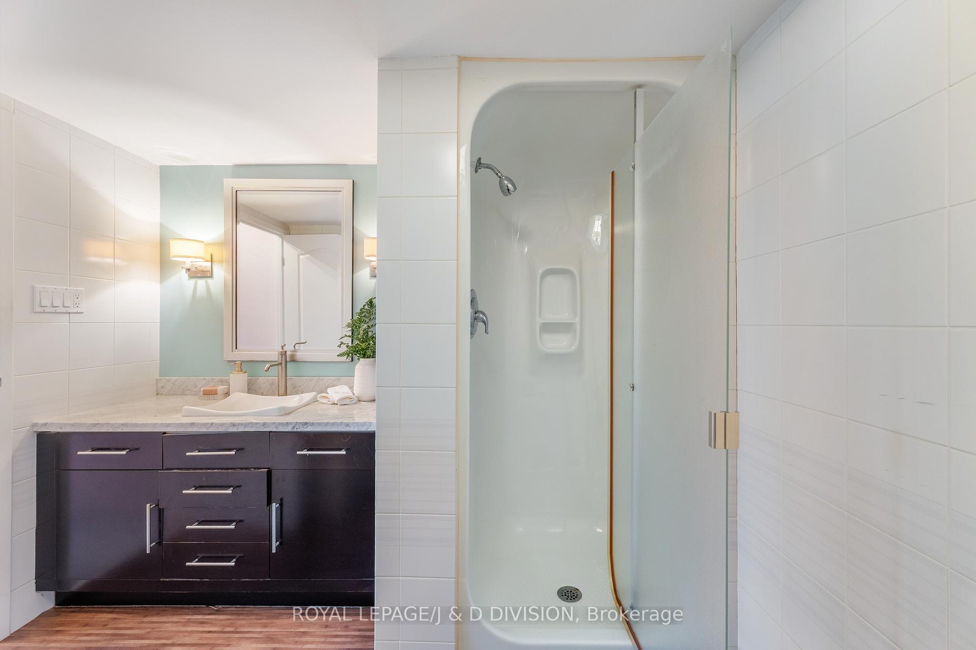2 Bedrooms Condo at 401 Queens, Toronto For sale