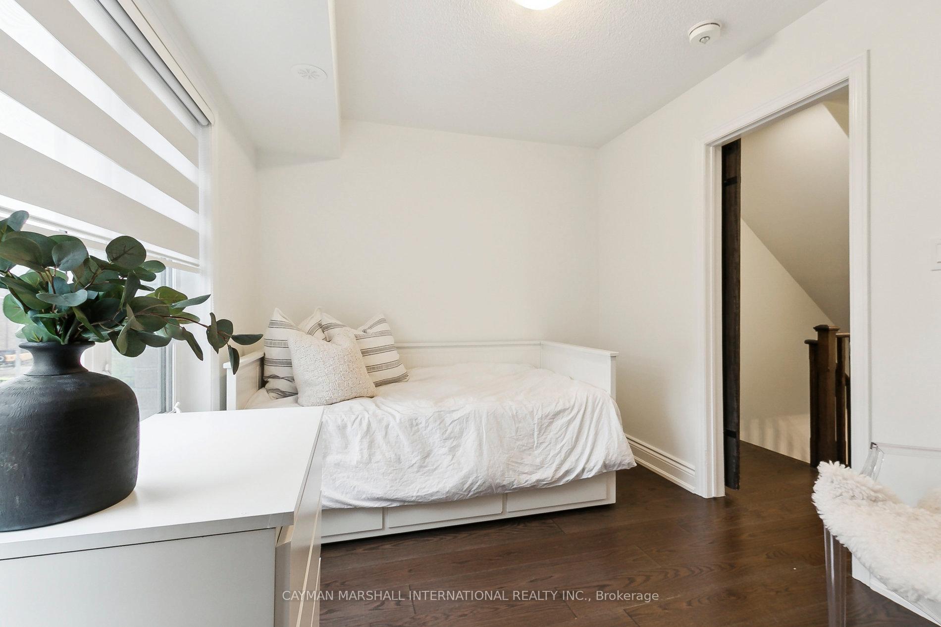 4 Bedrooms Condo at 185 Norseman, Toronto For sale