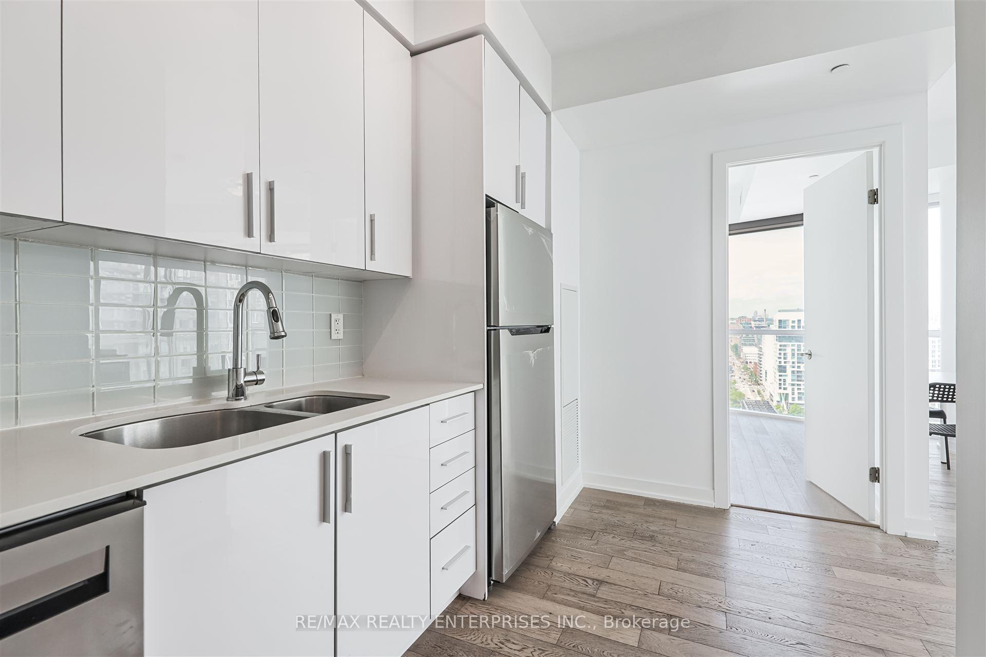 2 Bedrooms Condo at 20 Bruyeres, Toronto For sale