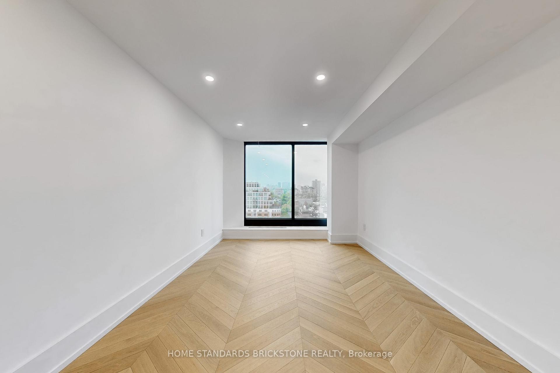 2 Bedrooms Condo at 110 Bloor, Toronto For sale