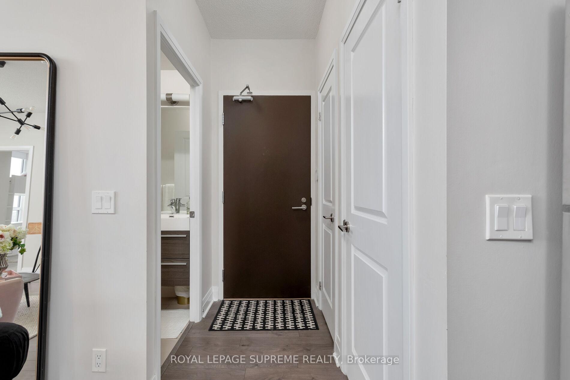 2 Bedrooms Condo at 17 Zorra,  Toronto For sale
