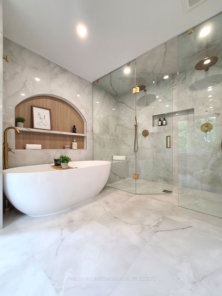 Soaker Tub & Double Showers