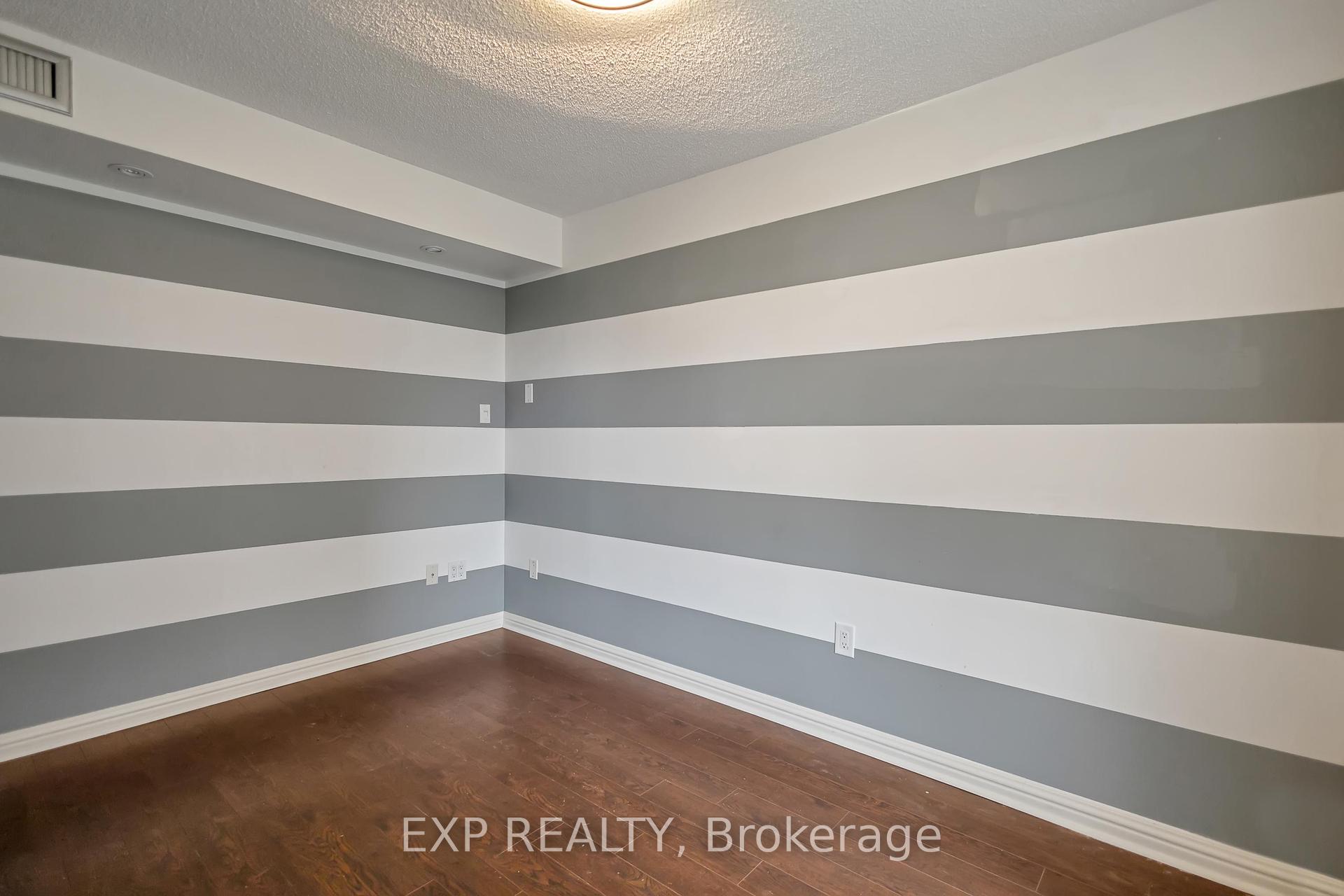 2 Bedrooms Condo at 900 Yonge, Toronto For sale