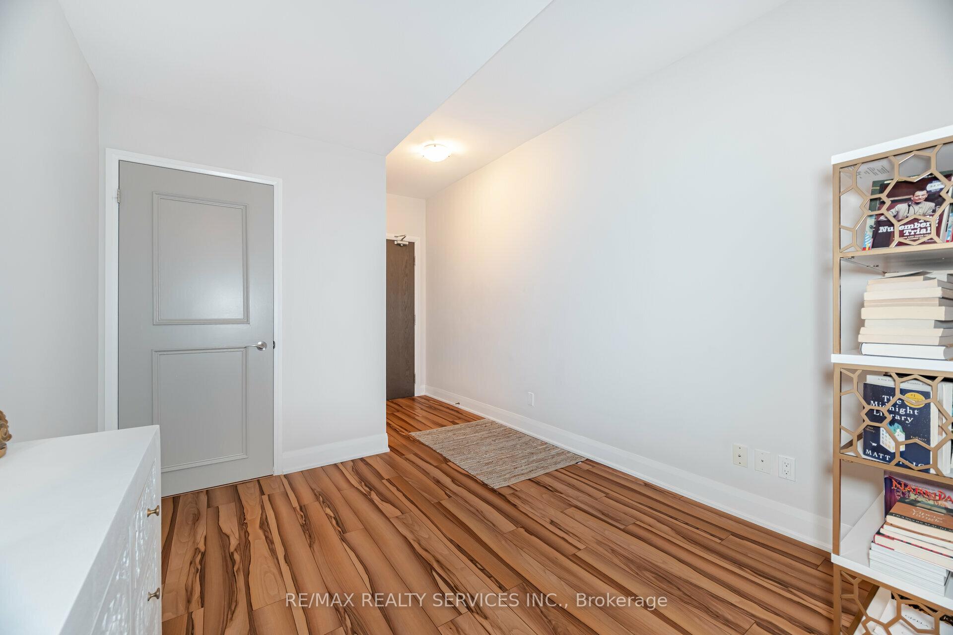 3 Bedrooms Condo at 2900 Highway 7, Vaughan For sale