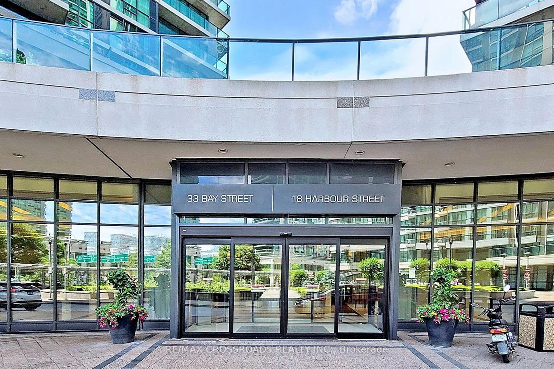 2 Bedrooms Condo at 33 Bay, Toronto For sale