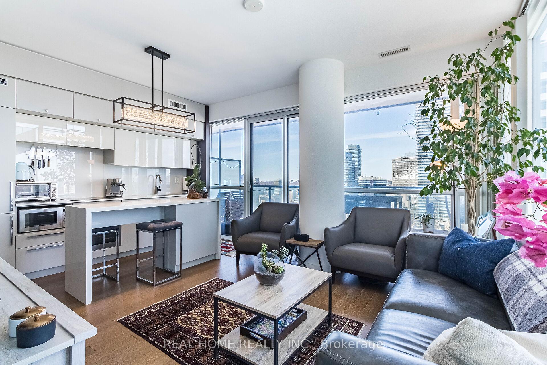 2 Bedrooms Condo at 15 Grenville,  Toronto For sale