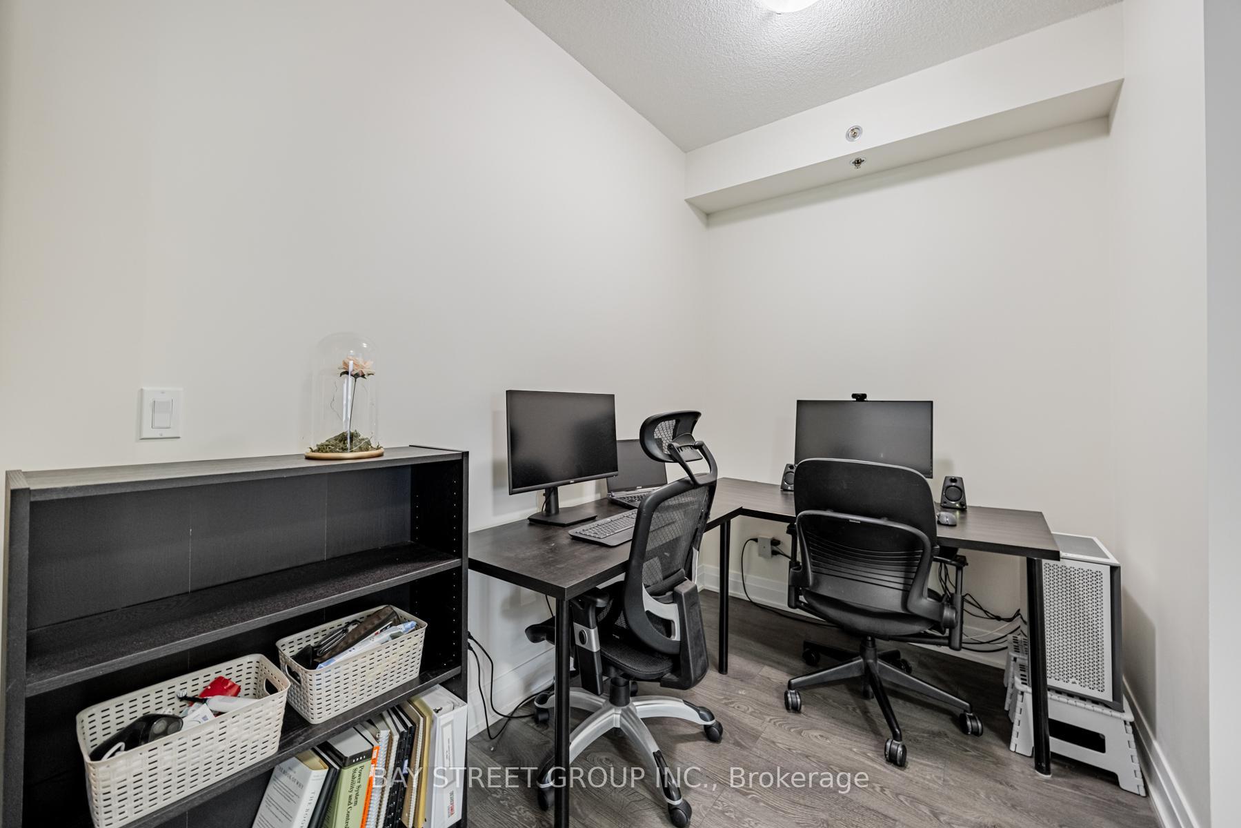 2 Bedrooms Condo at 55 Speers, Oakville For sale