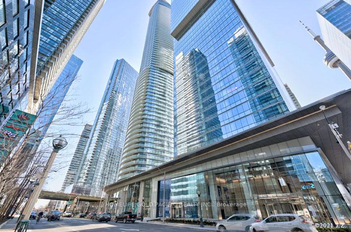 3 Bedrooms Condo at 14 York, Toronto For sale