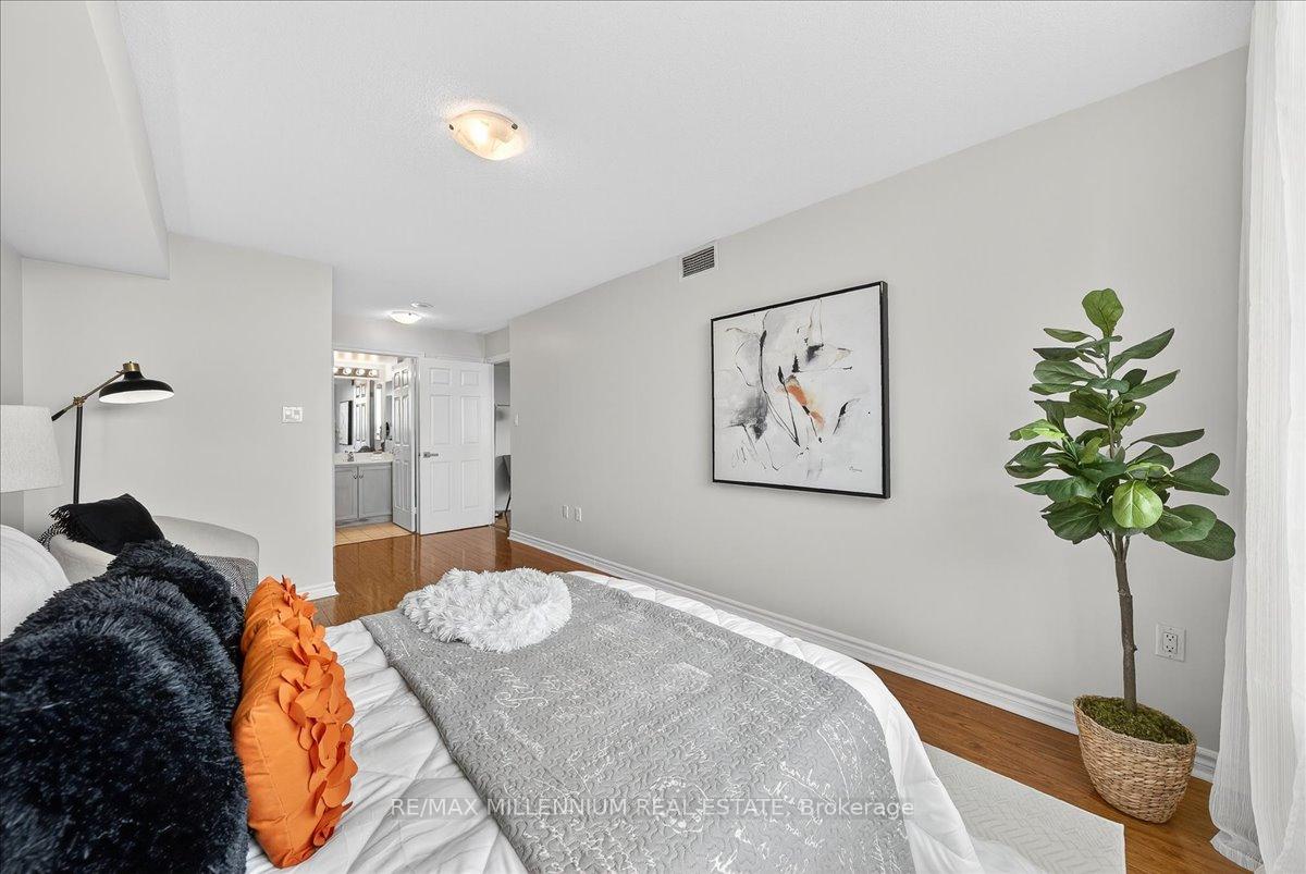 2 Bedrooms Condo at 125 Omni, Toronto For sale