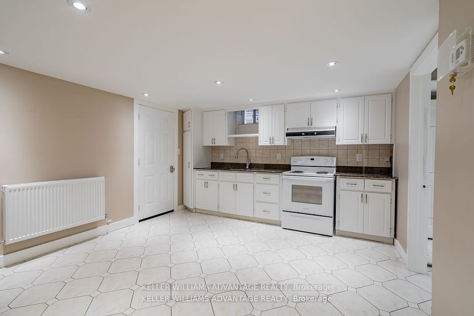 #Lower - 180 Lansdowne Avenue, Toronto, ON M6K 2V9