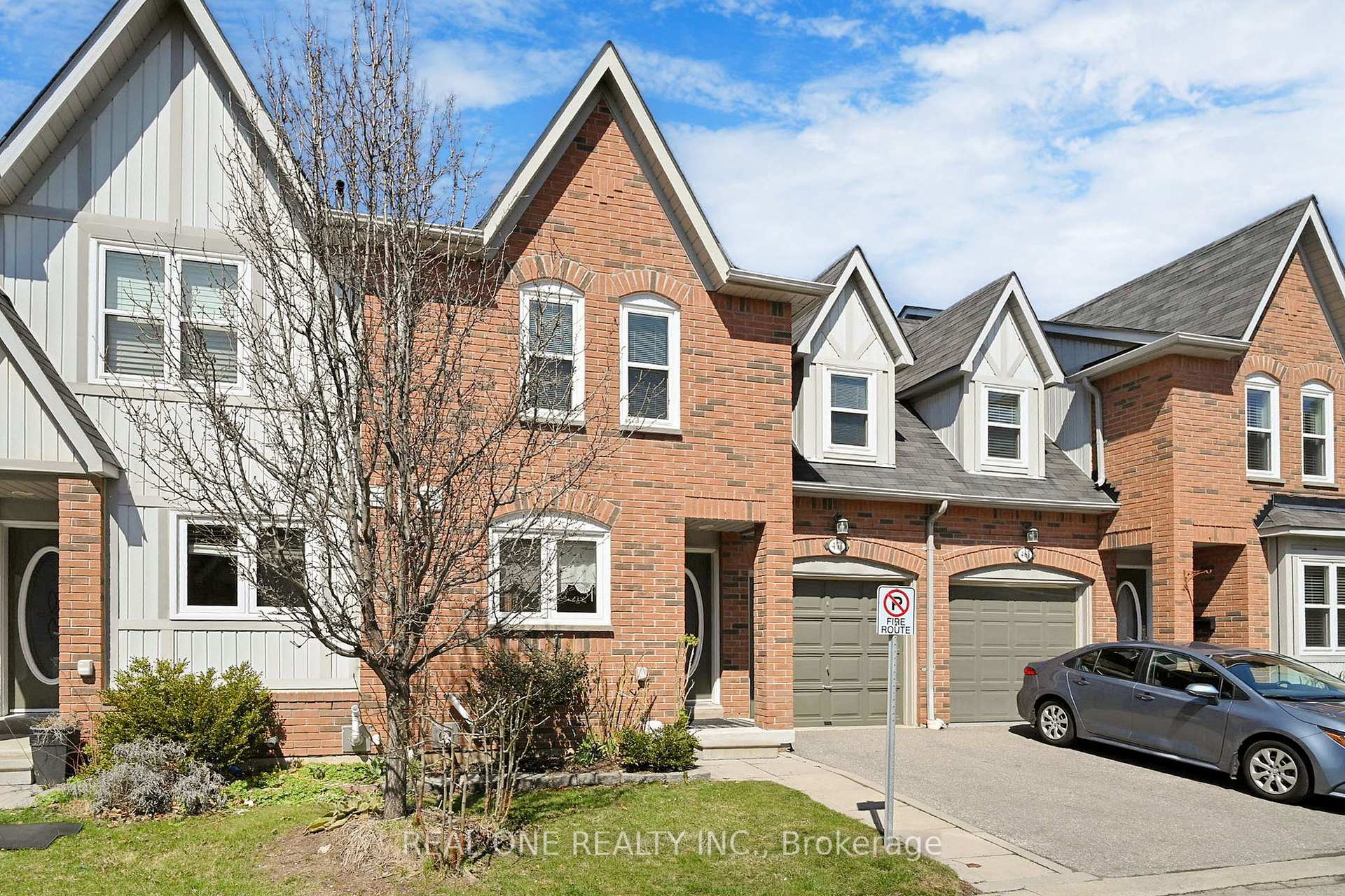 4 Bedrooms Condo at 5865 Dalebrook, Mississauga For sale