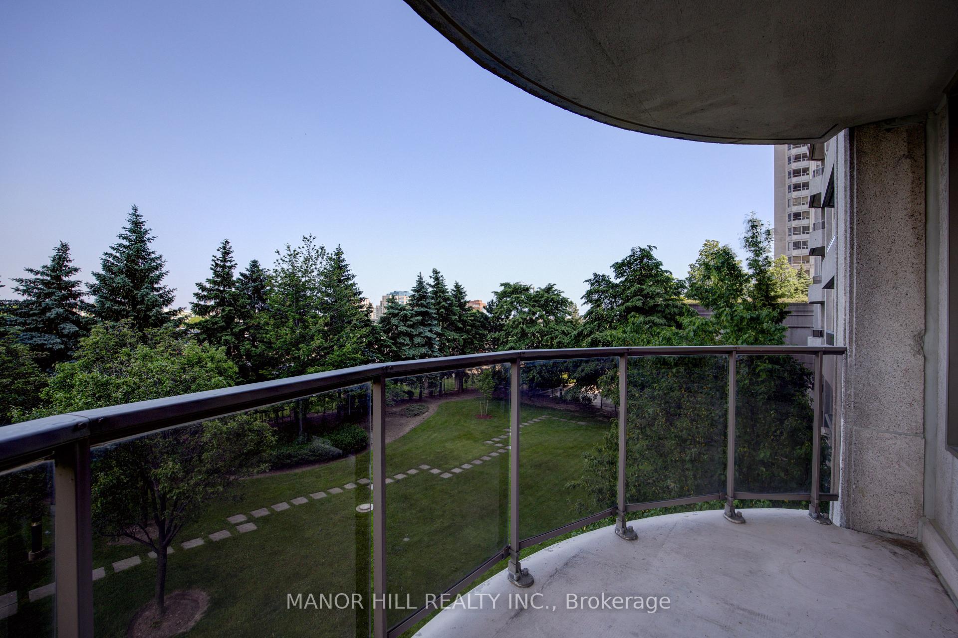 2 Bedrooms Condo at 35 Kingsbridge Garden,  Mississauga For sale