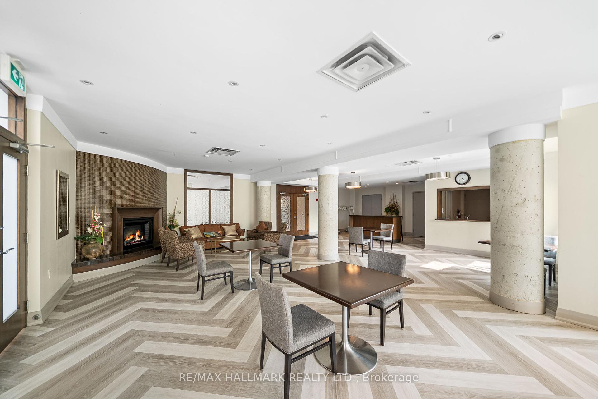 2 Bedrooms Condo at 3830 Bathurst, Toronto For sale
