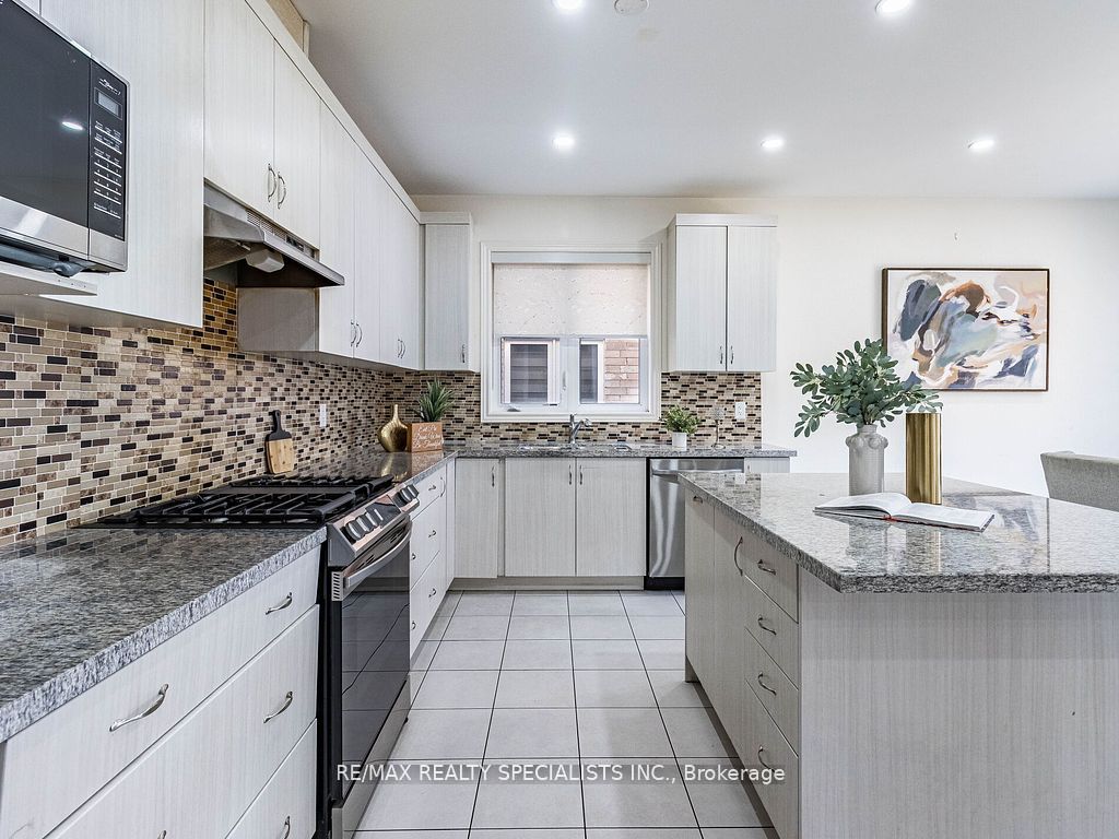 11 Elverton Crescent