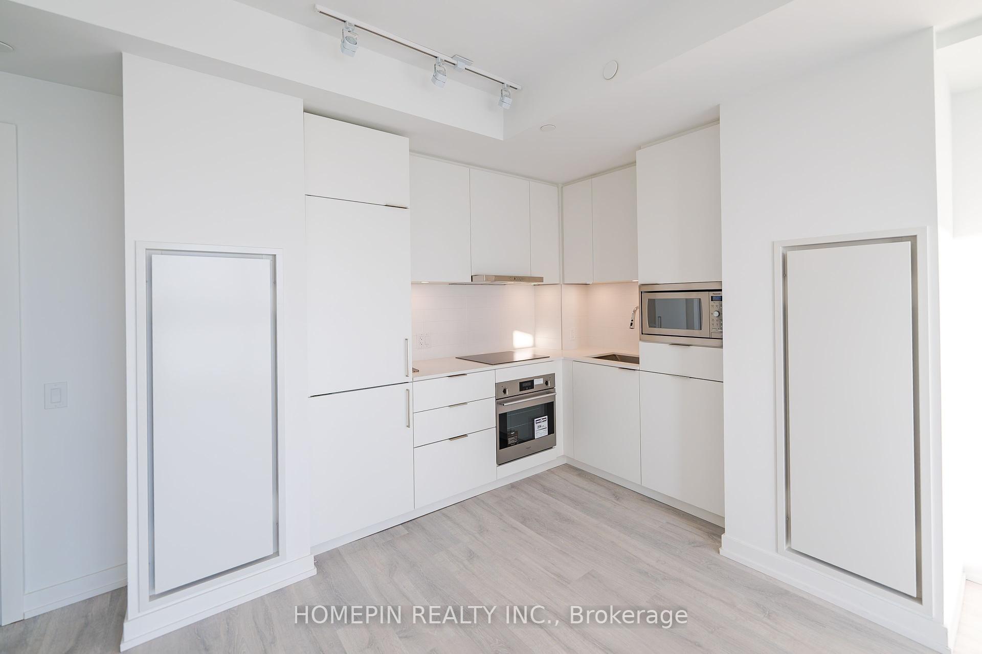 2 Bedrooms Condo at 7 Golden Lion, Toronto For sale