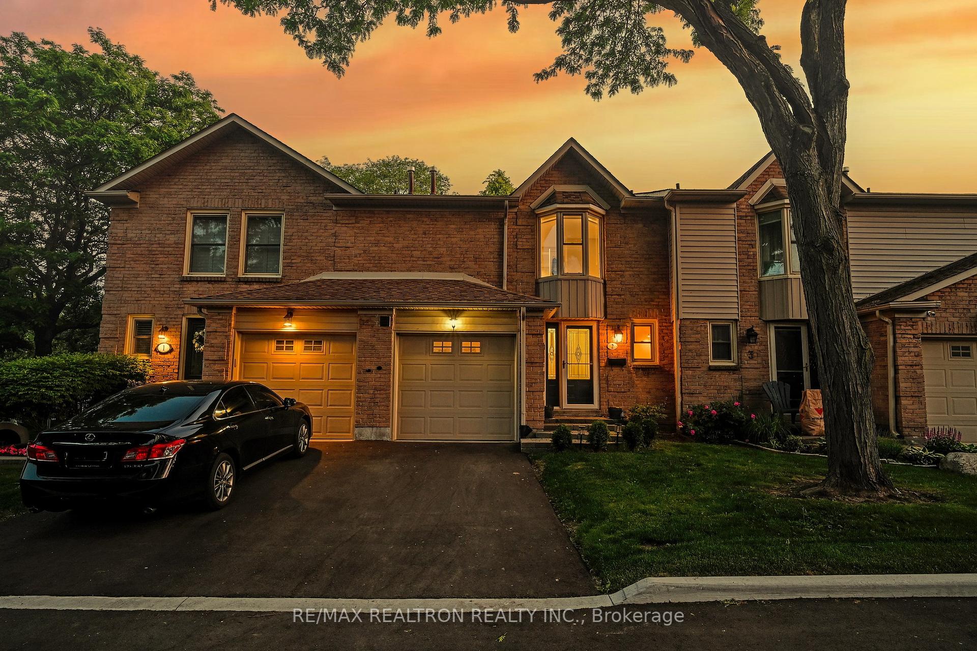3 Bedrooms Condo at 5411 Lakeshore, Burlington For sale
