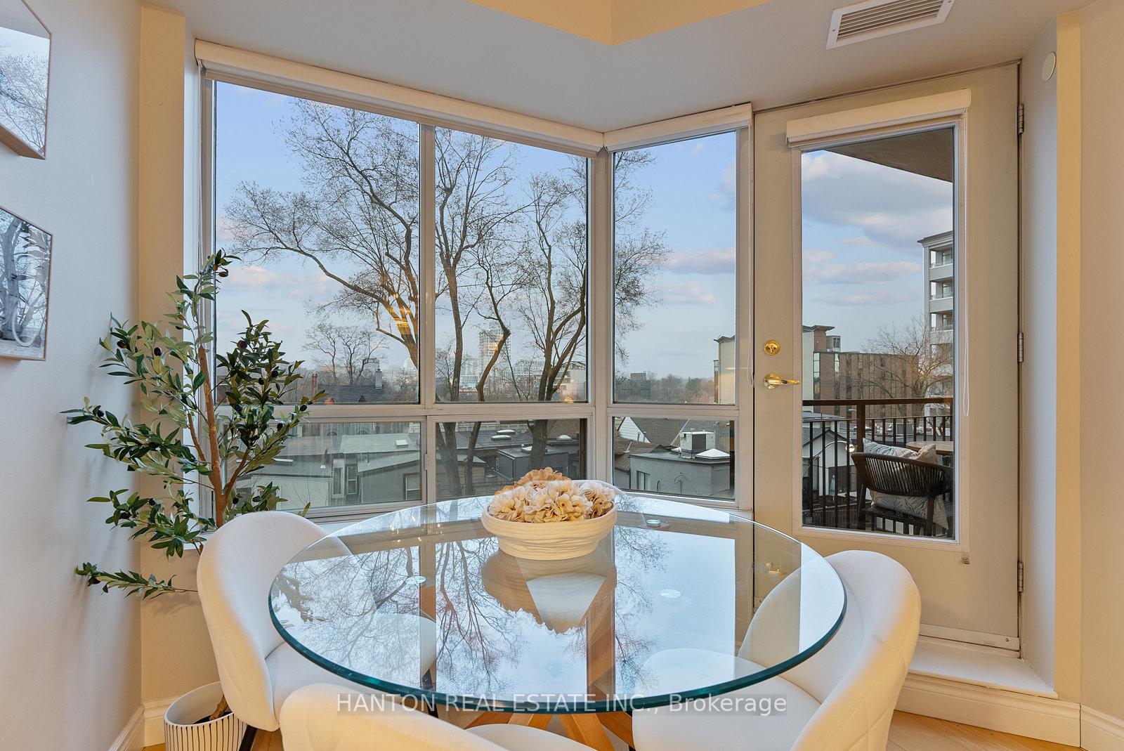 2 Bedrooms Condo at 77 Mcmurrich,  Toronto For sale