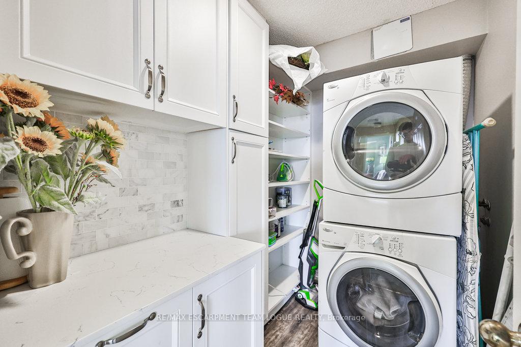 3 Bedrooms Condo at 7 Concorde,  Toronto For sale