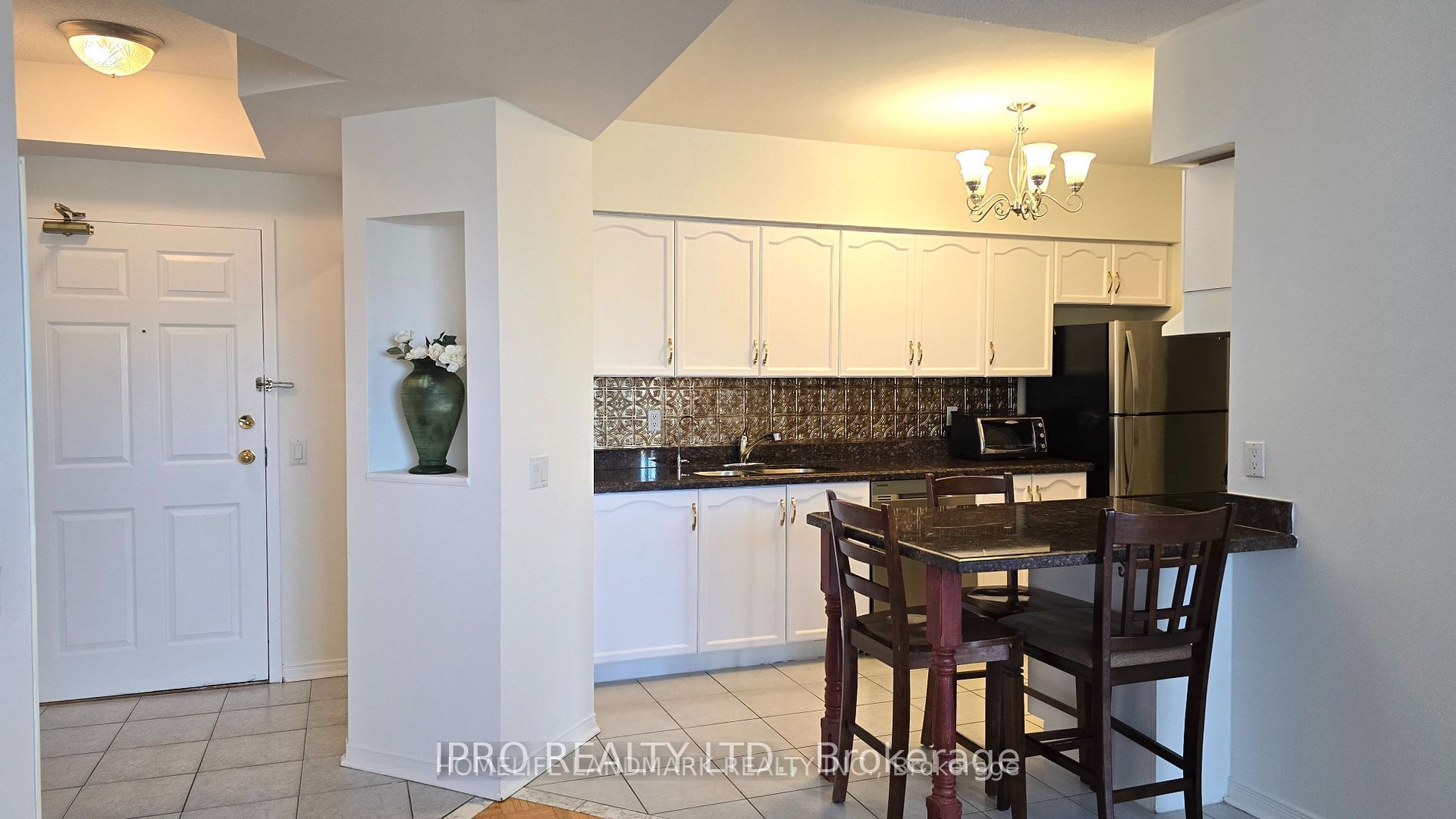 7378 Yonge Street E, #303