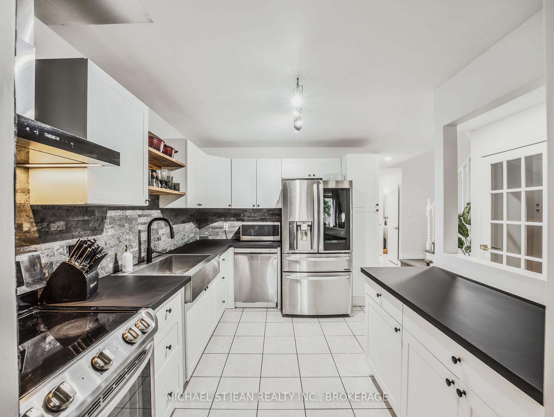 3 Bedrooms Condo at 1889 Upper Wentworth, Hamilton For sale
