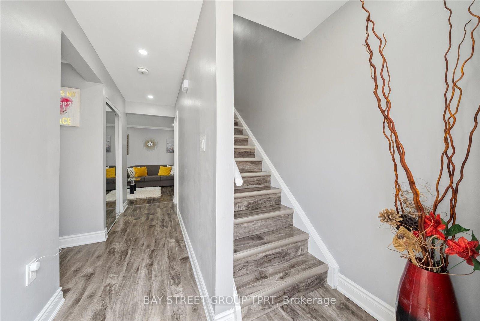 4 Bedrooms Condo at 16 Bur Oak, Toronto For sale