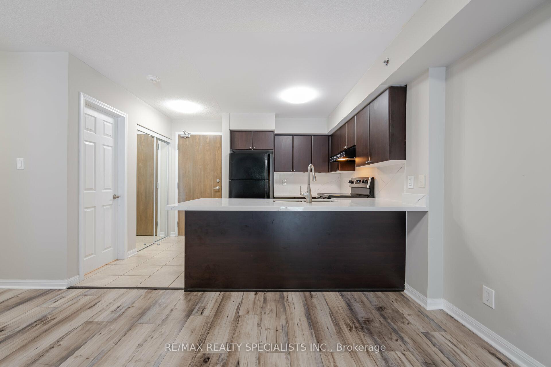 2 Bedrooms Condo at 3070 Rotary, Burlington For sale