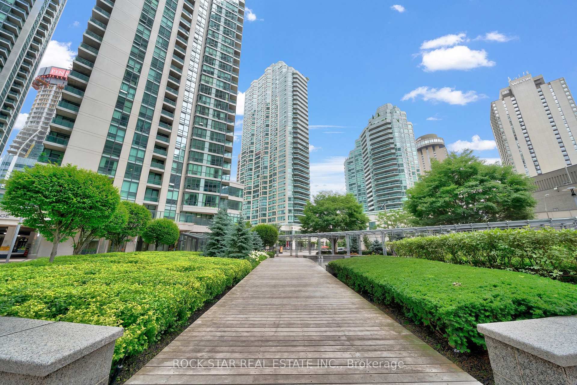 2 Bedrooms Condo at 18 Harbour,  Toronto For sale