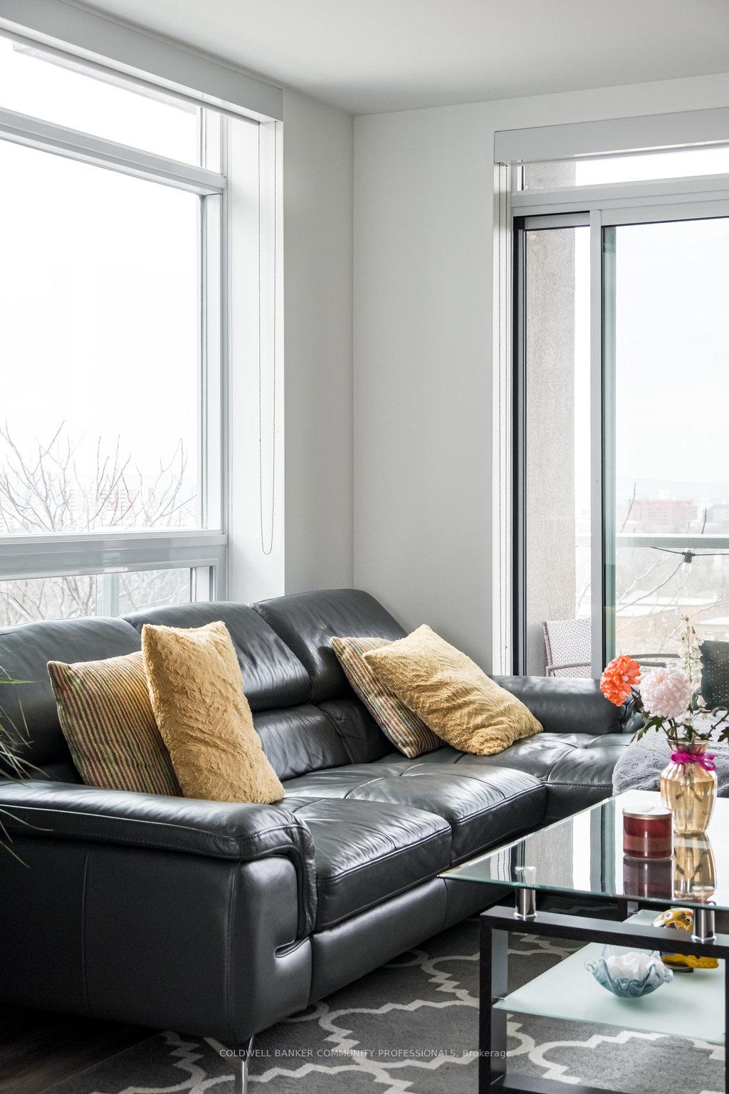 2 Bedrooms Condo at 467 Charlton, Hamilton For sale